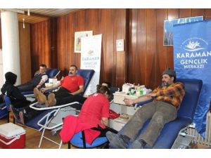 Gençlik merkezi üyelerinden kan bağışı