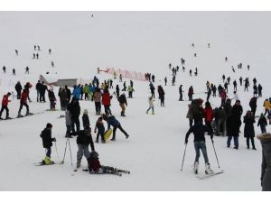 Kayak merkezine yoğun ilgi
