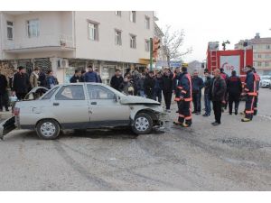 Elazığ’da öğrenci servisi ile otomobil çarpıştı: 2 yaralı