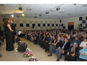 Çeşme’de kış konserine yoğun ilgi