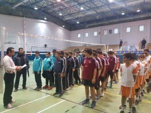 Voleybolda Evliya Çelebi Ortaokulu Adana birincisi