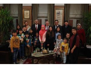 Sevgi Evleri’nde kalan çocuklardan Başkan Yılmaz’a ziyaret