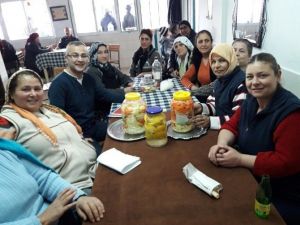 Urla’da kadınlara gıdaları saklama eğitimi