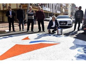 Başkan Uysal, asfaltta imzayı attı