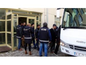 Uşak’ta FETÖ’den gözaltına alınan 25 kişi adliyeye sevk edildi
