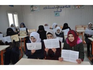 Reyhanlı’da Suriyeli öğrenciler karnelerini aldı