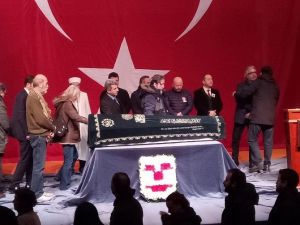 Usta oyuncu Ayberk Atilla için Kerem Yılmazer Sahnesi’nde tören düzenlendi