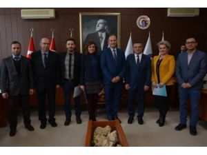 Kosovalı akademisyenlere sertifika programı düzenlendi