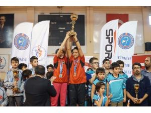 İşitme engelliler Türkiye Badminton Şampiyonası sona erdi