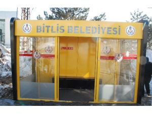 Bitlis Belediyesinden klimalı ve televizyonlu otobüs durağı