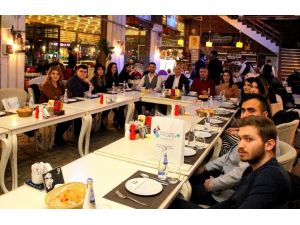 Avrupa yolundaki öğrenciler Rektör Yılmaz’la yemekte bir araya geldi