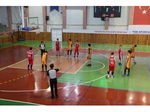 U16 Erkekler basketbol kulüp maçları devam ediyor