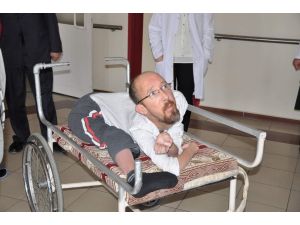 Bedensel engelli vatandaşa akülü arabası teslim edildi