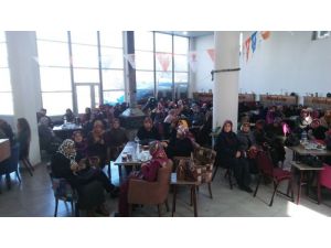 AK partili kadınlar çayda buluştu