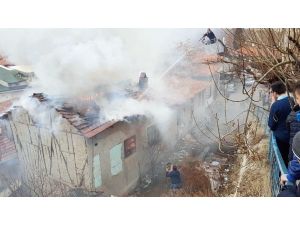 97 yaşındaki kadının evi yandı
