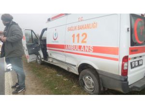 Sinop’ta ambulansla cip çarpıştı