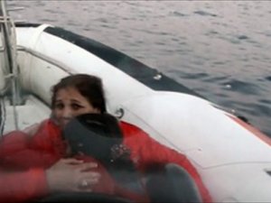Teknesi batan kaçak göçmenleri Türkiye kurtardı
