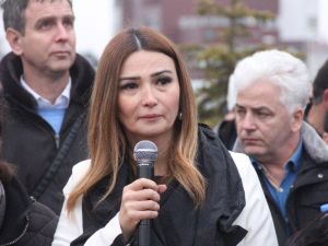 Azerbaycan Milletvekili Paşayeva ’Karabağ Parkı’ açılışında gözyaşlarını tutamadı