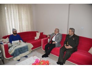 El-Bab operasyonu sonrası yaralanan askeri Vali Şentürk ziyaret etti