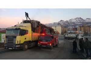 Tunceli’de hurda yüklü araçta yangın çıktı