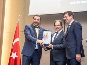 Türk-Amerikan İşadamları Derneği’nden Enrique Jimenez’e ödül