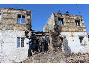 Beyşehir’de evi yanan aileye ziyaret