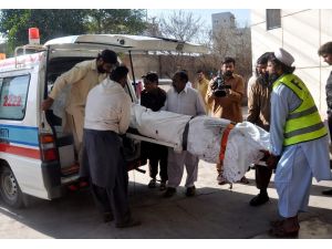 Pakistan’da uçak düştü: 2 ölü