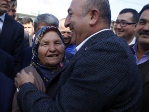 Dışişleri Bakanı Çavuşoğlu’ndan Antalya’da esnaf ziyareti