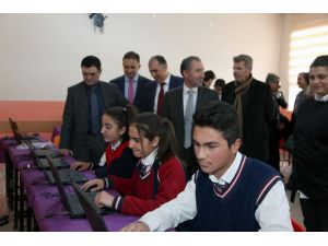 Gürpınar Anadolu Lisesine bilgisayar desteği