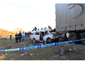 Ankara’da otomobil, tıra arkadan çarptı: 1 ölü, 2 ağır yaralı