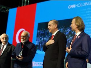 Cumhurbaşkanı Erdoğan açılışını yaptığı Uluslararası CNR Kitap Fuarı’nı gezdi