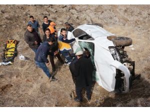Otomobil 300 metrelik uçuruma yuvarlandı: 1 ağır yaralı