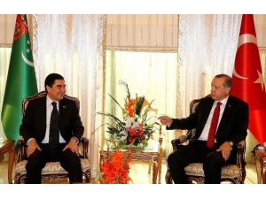 Cumhurbaşkanı Erdoğan, İslamabad’da Türkmen mevkidaşıyla görüştü