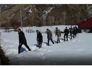 Kaymakam Kalkan, köylülerin sorunlarını dinledi