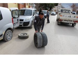 Amasya’da bir gecede 35 aracın lastiklerini kestiler