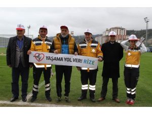 Çaykur Rizesporlu futbolculardan "Yaşama Yol Ver" kampanyasına destek