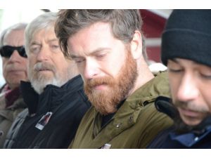 Ünlü oyuncu Engin Öztürk’ün ablası Berrin Öztürk son yolculuğuna uğurlandı