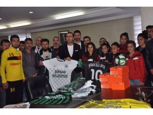 Şırnak Belediyesinden sporculara malzeme yardımı