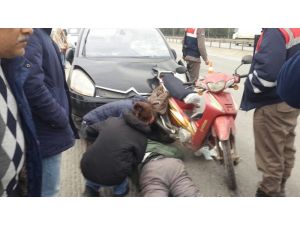 Otomobil motosikletliye arkadan çarpı: 1 yaralı