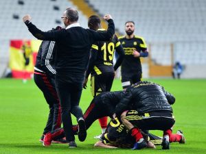 Evkur Yeni Malatyaspor 31 yıllık tarihinin en büyük başarısına oldukça yakın