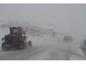 Kar yağışı Sahara Geçidi’nde ulaşımı aksattı