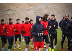 Evkur Yeni Malatyaspor topbaşı yapıyor