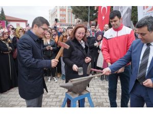 Nevruz ateşi yakıldı, örste demir dövüldü ve fidanlar toprakla buluşturuldu