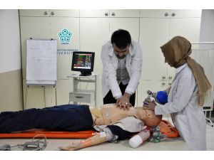 NEÜ’de tıp ve sağlık öğrencilerine uygulamalı eğitim