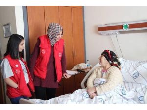Ardahanlı gönüllü gençler yaşlı hastaları ziyaret etti
