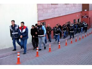 FETO/PDY soruşturmasında Gönüllü Eğitimciler Derneği üyesi 24 kişi adliyeye çıkarıldı