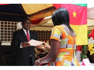 Kamerun’daki Mesleki Eğitim Merkezinde sertifika heyecanı