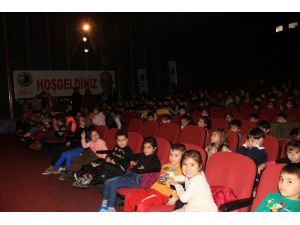 Kartal Belediyesi kreş öğrencileri Dünya Tiyatrolar Günü’nü kutladı