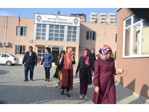 Siirt’te AK Parti’li kadınlara taşlı saldırı: 2 yaralı