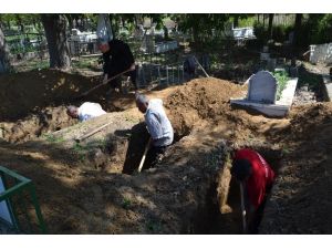 Kozan’daki katliamda öldürülen Doğan ailesi fertleri toprağa verildi